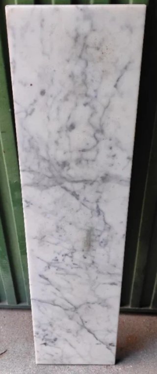 Pieza de mármol blanco con vetas 93x23x2 cm