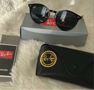 Gafas de sol Ray-Ban negras RB4305