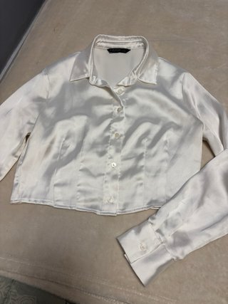 Camisas de raso corta en blanca y negra