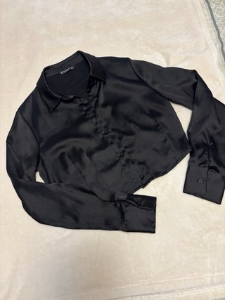 Camisas de raso corta en blanca y negra