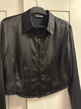 Camisas de raso corta en blanca y negra