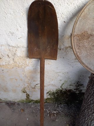Pala de aventar paja siglo XIX con iniciales