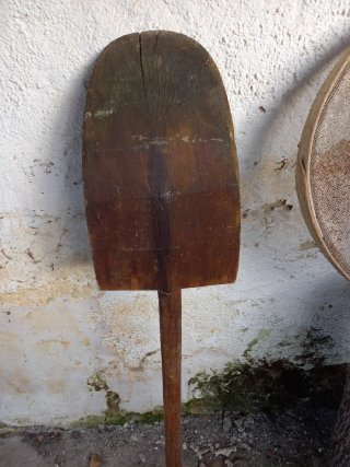 Pala de aventar paja siglo XIX con iniciales