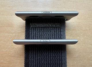 Apple Watch ULTRA 49mm. Black/Gray Trail Loop M/L