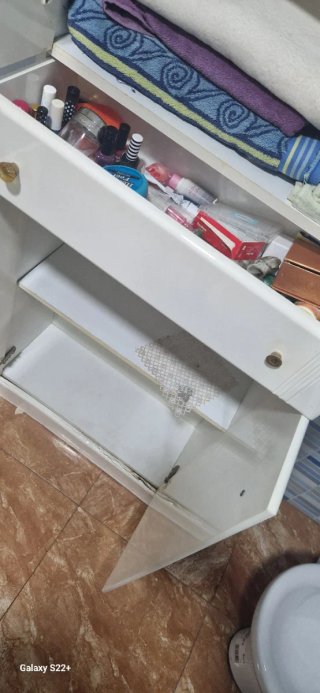 Armario de baño blanco