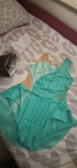 Maillot patinaje artístico beige y turquesa