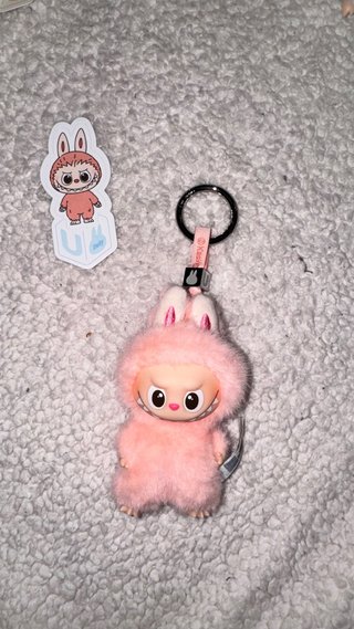 Labubu V4 llavero peluche