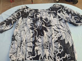 Blusa T XL. Nueva. Medidas en descripción