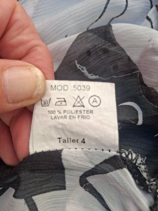 Blusa T XL. Nueva. Medidas en descripción