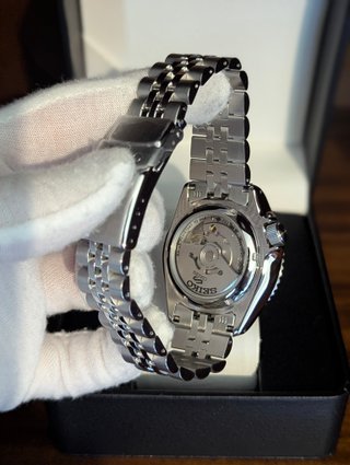 Reloj Seiko Mod GMT 5 Sports Gris, Negro Amarillo