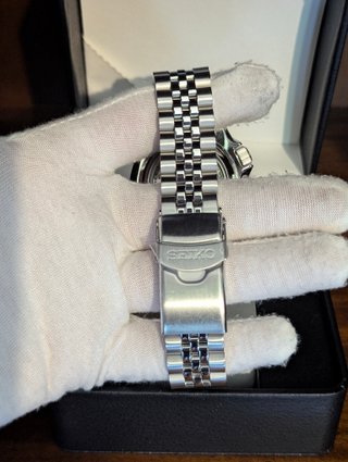 Reloj Seiko Mod GMT 5 Sports Gris, Negro Amarillo