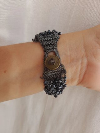Pulsera perlas gris oscuro