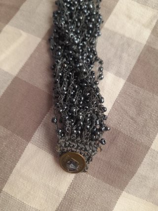 Pulsera perlas gris oscuro