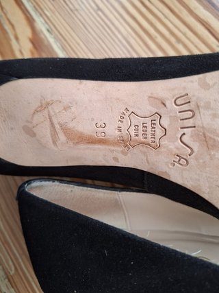 Zapatos de salón ante negro UNISA