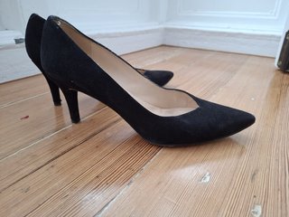 Zapatos de salón ante negro UNISA