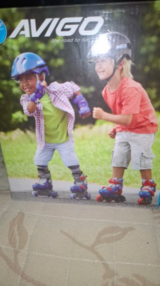 Patines AVIGO Talla 23-26 + Protecciones