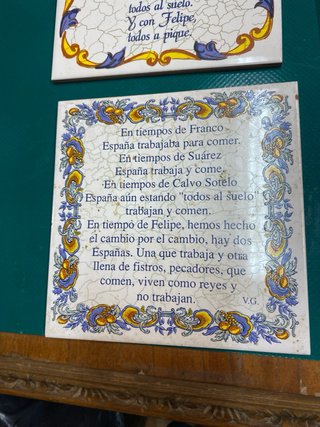 Mosaicos de pintura de mujer en la playa