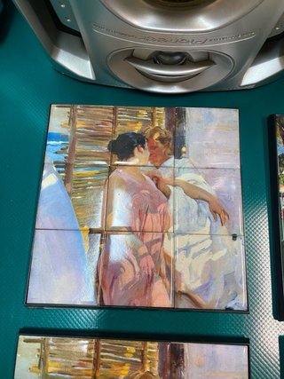 Mosaicos de pintura de mujer en la playa