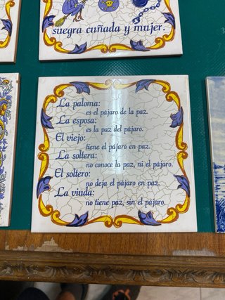 Mosaicos de pintura de mujer en la playa