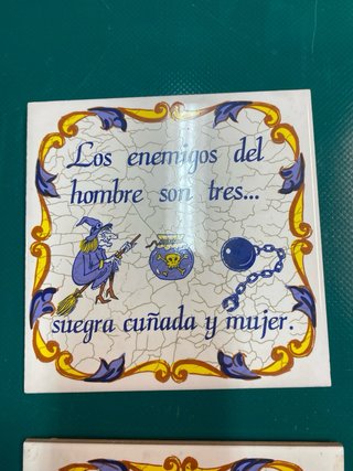 Mosaicos de pintura de mujer en la playa