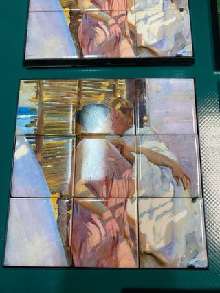 Mosaicos de pintura de mujer en la playa