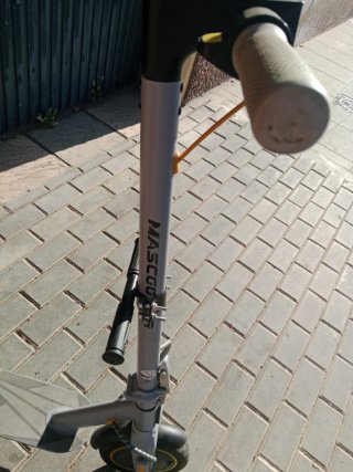 Patinete totalmente nuevo no llega a 100 km