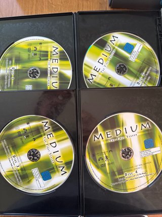 DVD Medium: La Primera Temporada Completa