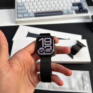 Apple Watch Series 10 46mm GPS + 4 Cinghie
