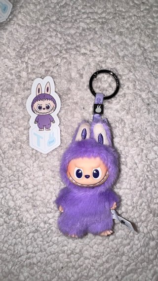 Labubu V4 Llavero y Pegatina Morado
