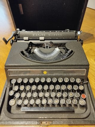 Máquina de escribir Hispano Olivetti Studio 46