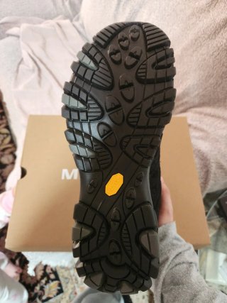 Bota de montaña impermeable y transpirable