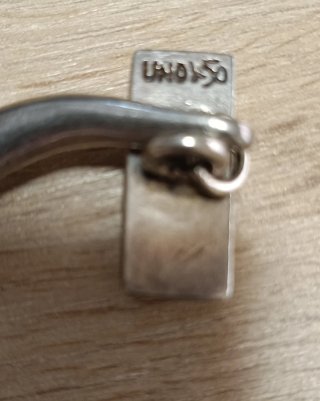 Brazalete Uno de 50 con piedra verde