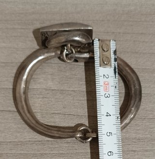 Brazalete Uno de 50 con piedra verde