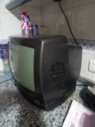 Televisor Pequeño Negro