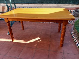 Tavolo e sedie in legno di Sapelly