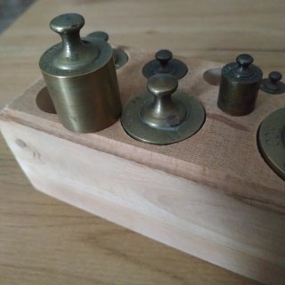 Juego de pesas antiguo