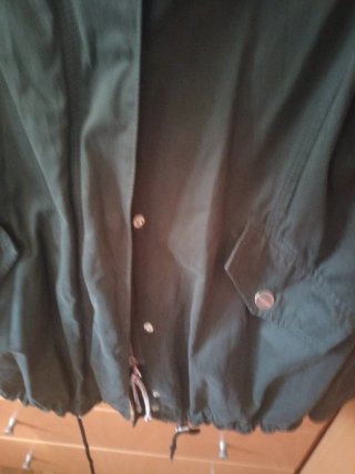Anorak verde con capucha