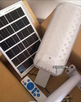 2 FAROLAS SOLARES LED CON LENTE CURVA.