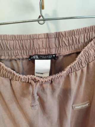 Pantalón Zara x Pantone Rosa