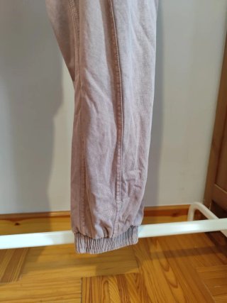 Pantalón Zara x Pantone Rosa
