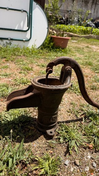 Bomba de agua antigua IDEAL