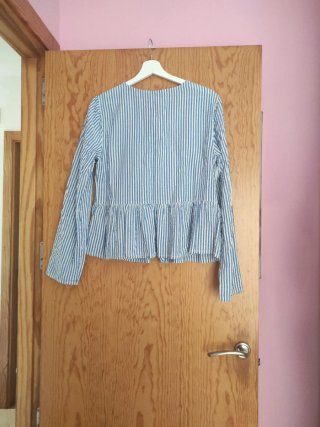Blusa de rayas azul y blanco