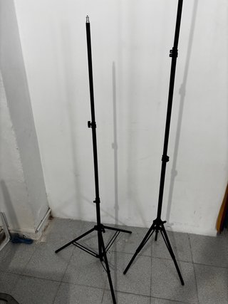 2 Trípodes negros