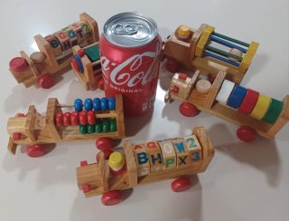 Lote 6 vehículos madera artesanales