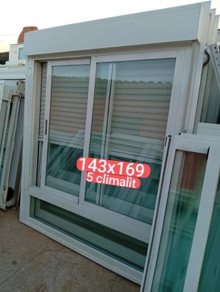 Puerta aluminio baño 70x200