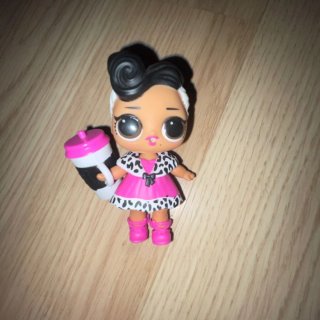 Muñeca LOL con accesorios