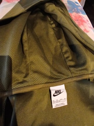 Chaqueta Nike niño/a verde oliva Talla: 122-128 cm