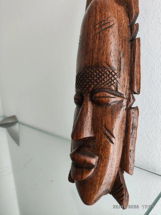 Máscara africana de pared de madera