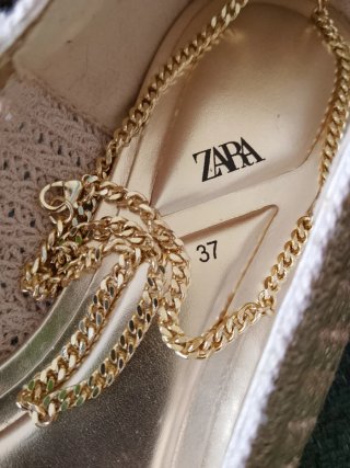 Bailarinas ZARA doradas con cadena