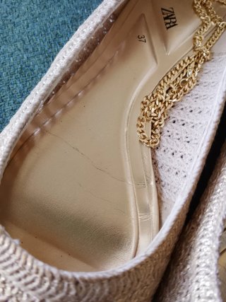 Bailarinas ZARA doradas con cadena